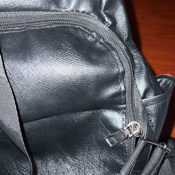 Backpack - Picture 5 of 7